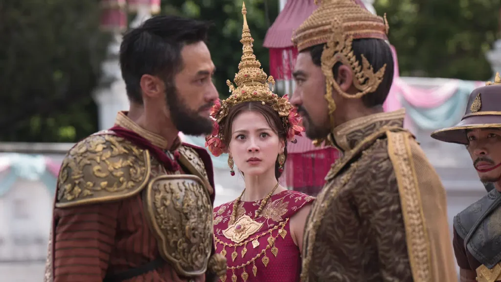 Netflix показал первые кадры тайского «Пламени королевы»
