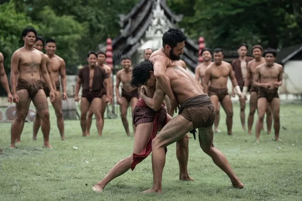 Netflix показал первые кадры тайского «Пламени королевы»